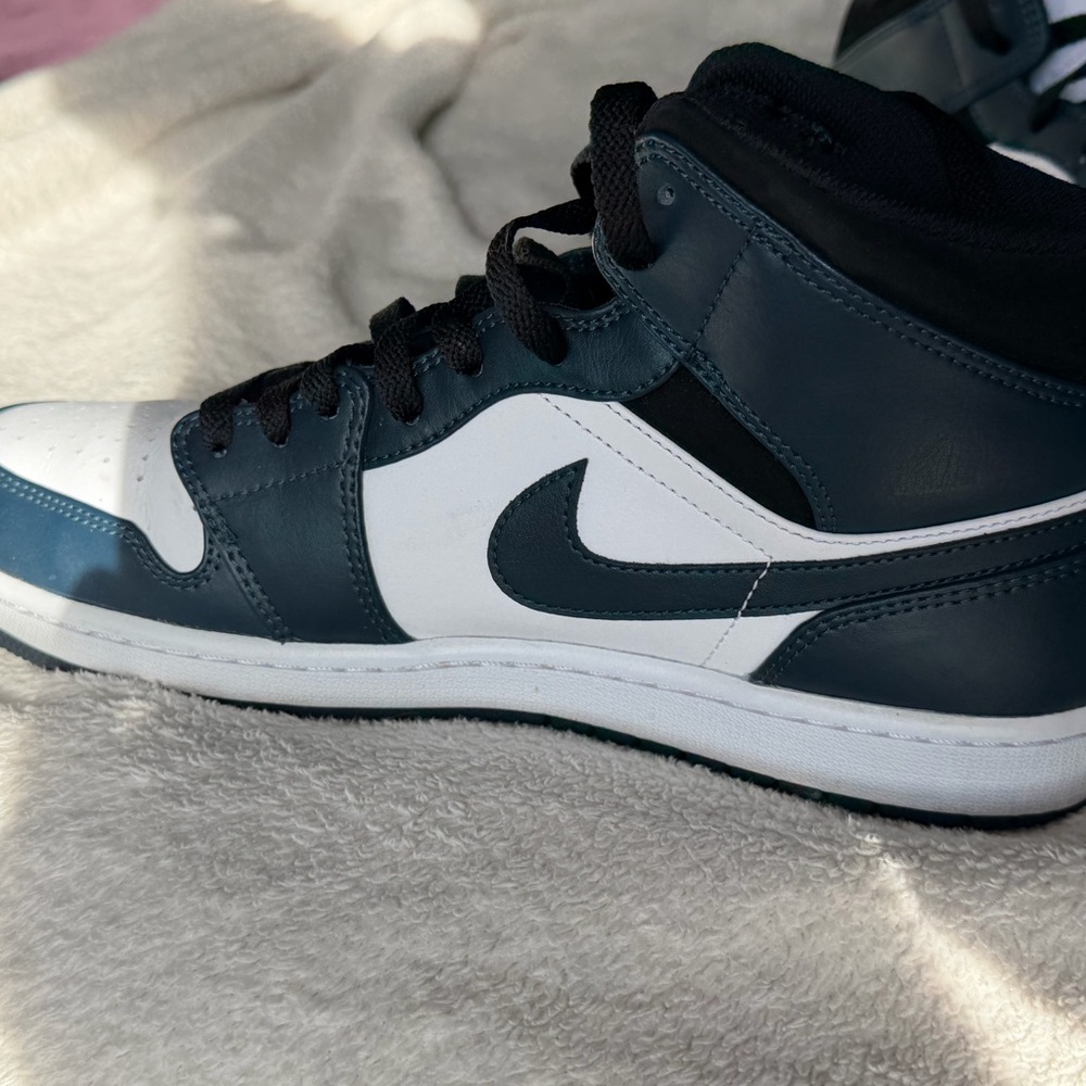 Jordan 1 Mids - Armory Navy - Picture 6 of 8
